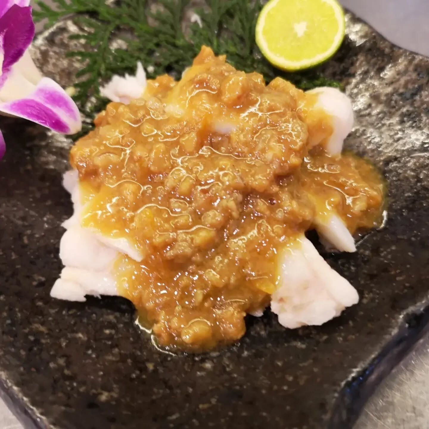 東紀州の珍味として知られる「まんぼうの肝入荷」が、天満の名店