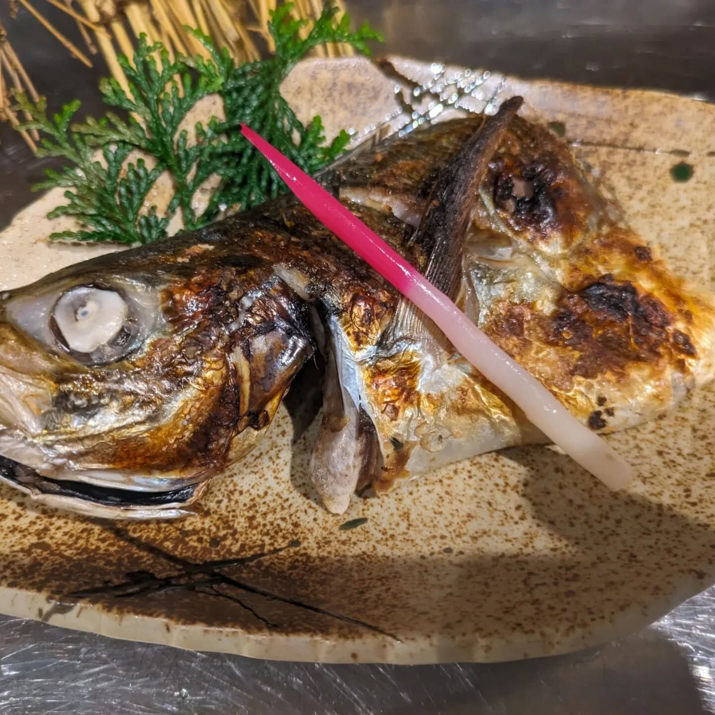 まんぼう家では、新鮮な天然物の焼魚や魚の煮付けをお楽しみいた