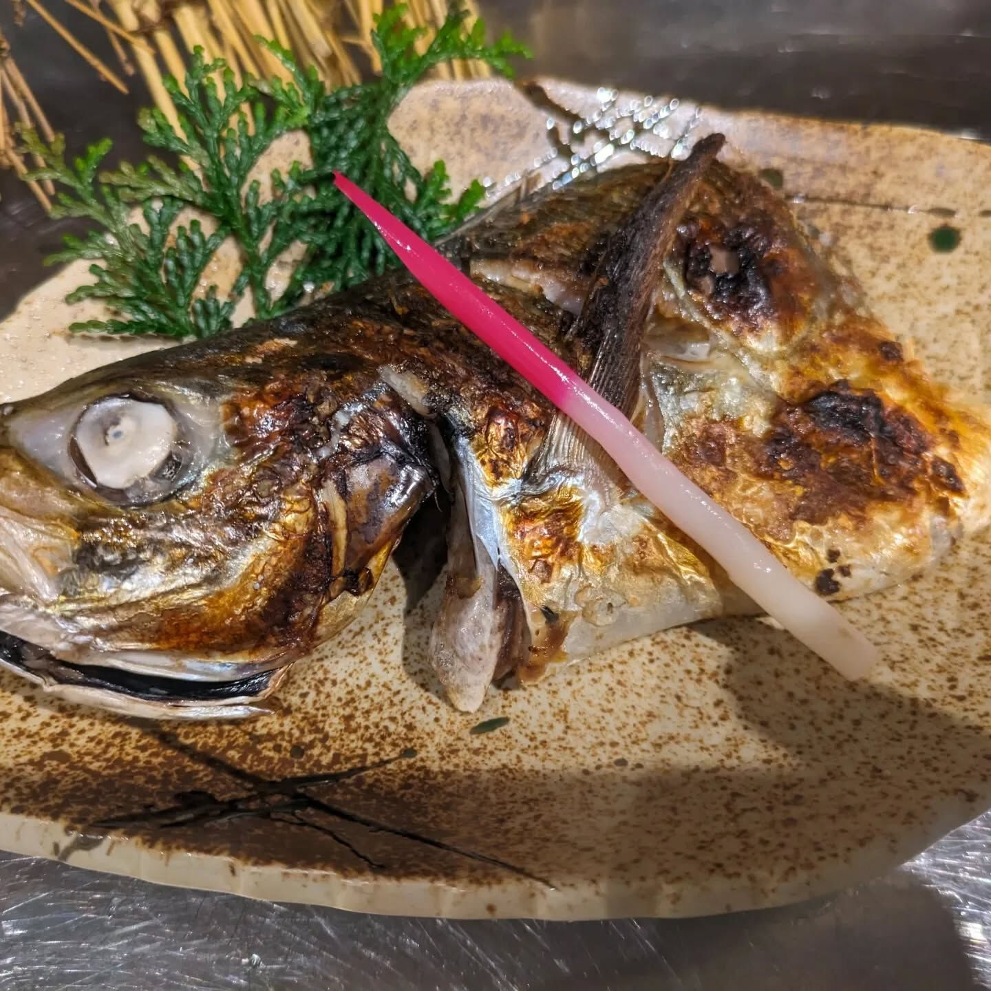 まんぼう家では、新鮮な天然物の焼魚や魚の煮付けをお楽しみいた