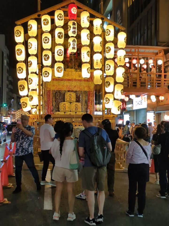 昨夜、京都の四条河原町通りを歩いていたら祇園祭の練習？の風景