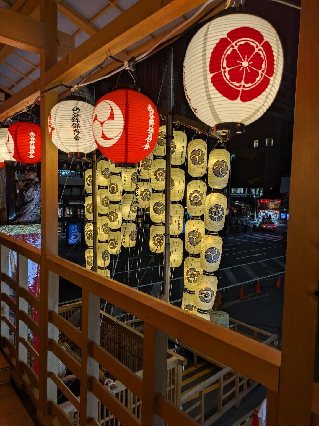 昨夜、京都の四条河原町通りを歩いていたら祇園祭の練習？の風景